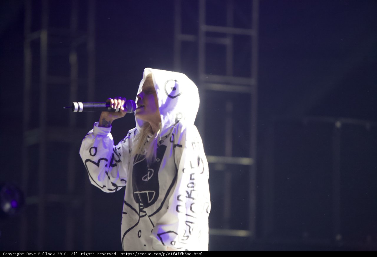 Yolandi Visser's Electrifying Solo Performance