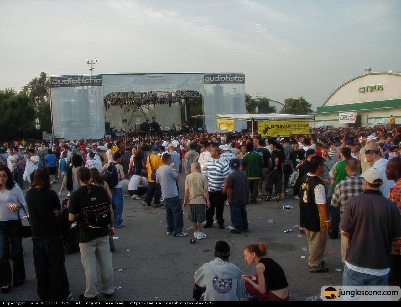 Jam-packed Audience at Audiotistic 2002