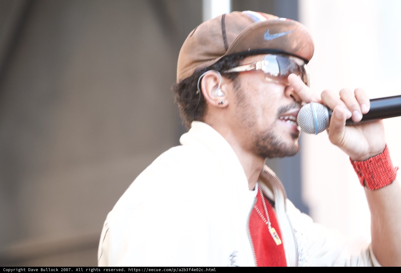 The Entertainer with the Mic