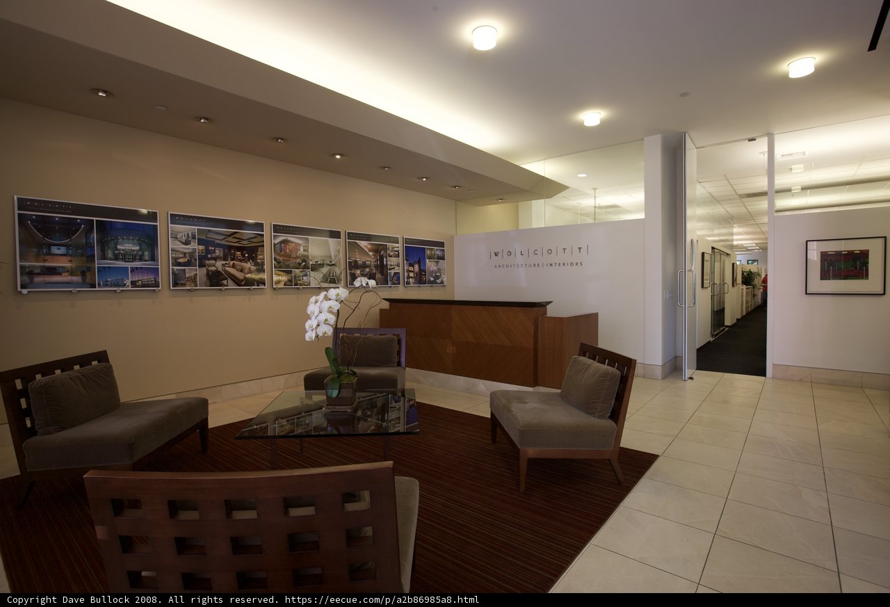 Lobby Reception: A Cozy and Inviting Space