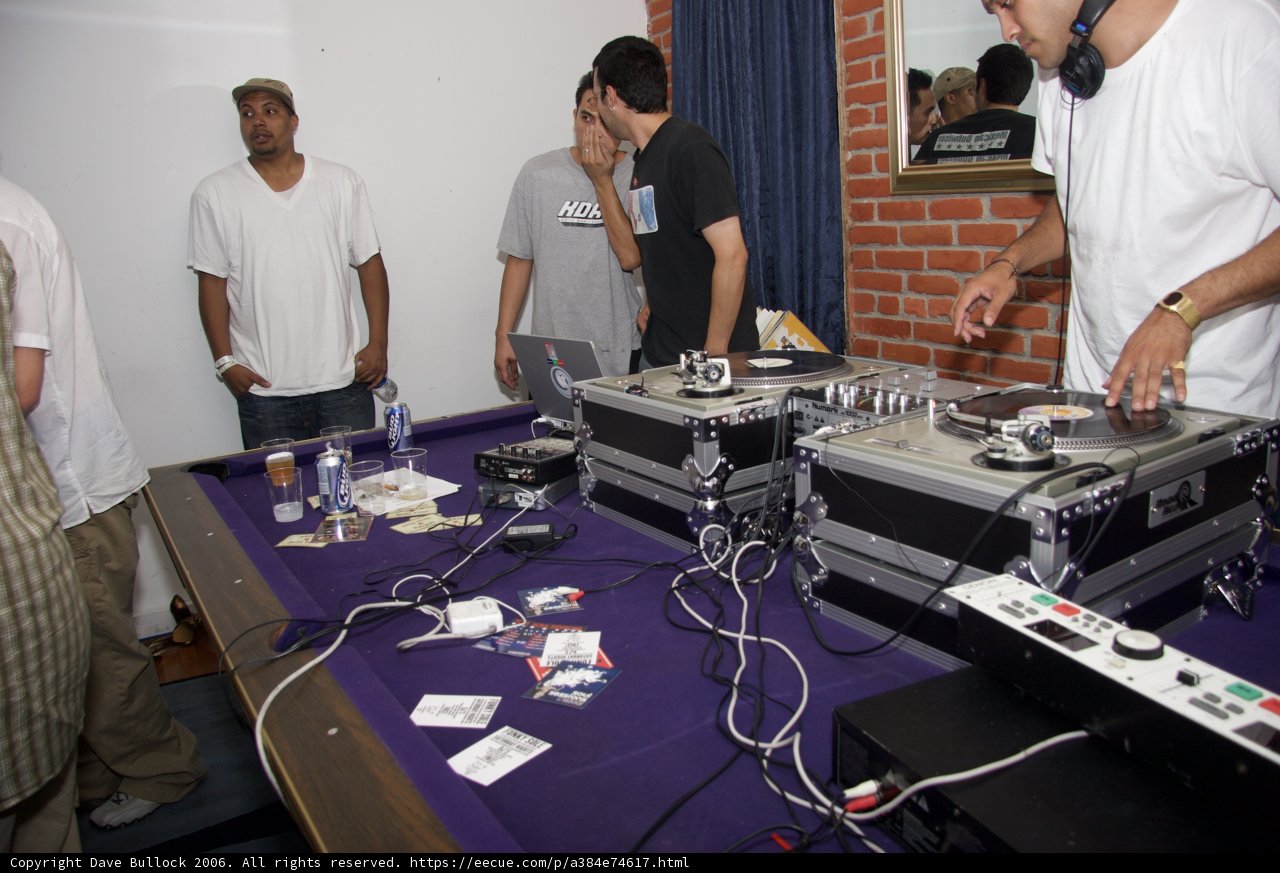 Turntable Entertainment Setup