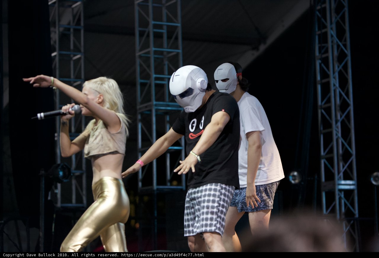 Unmasking the Crowd
