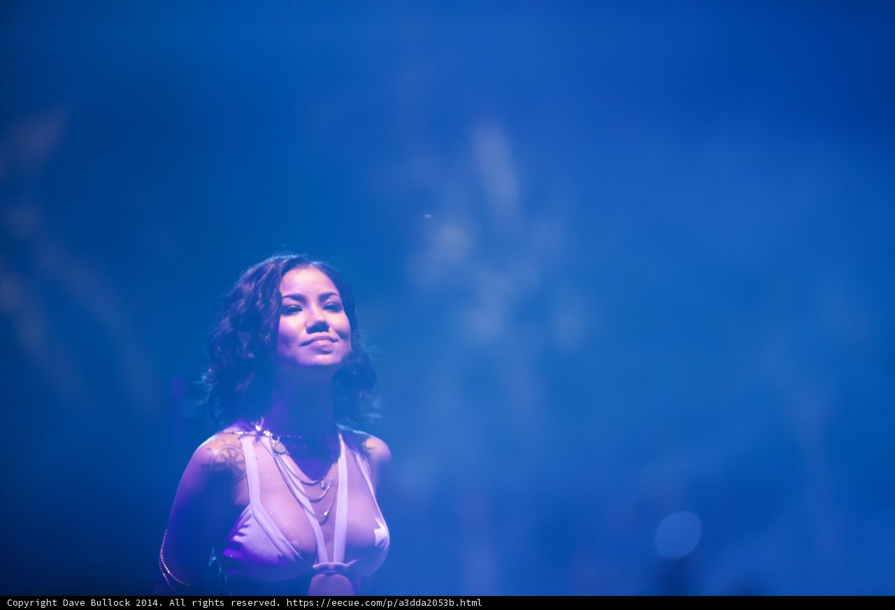 Jhené Aiko Lights Up the Stage