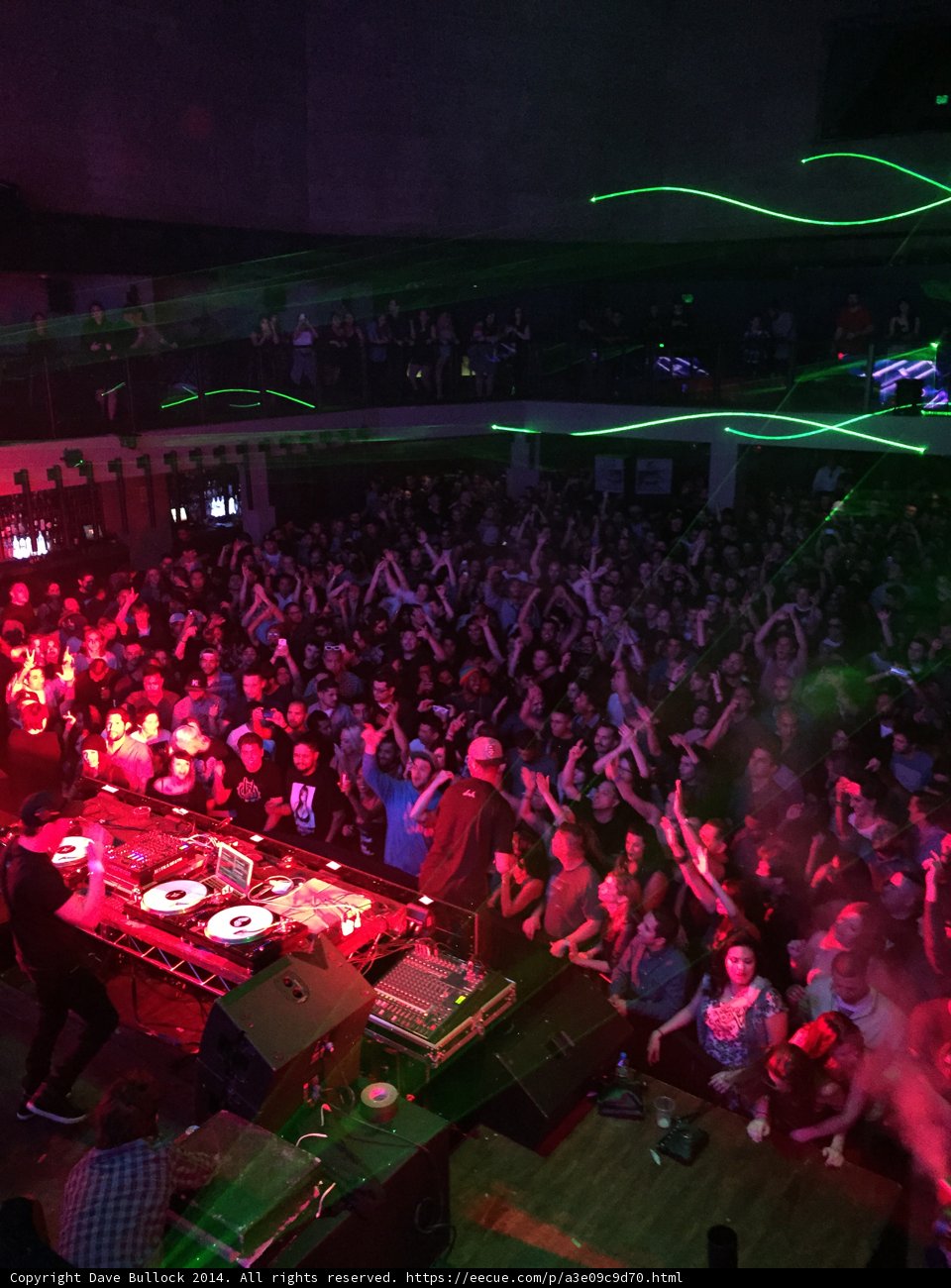 Green Lights and Grooving Crowds at LA Urban Nightclub
