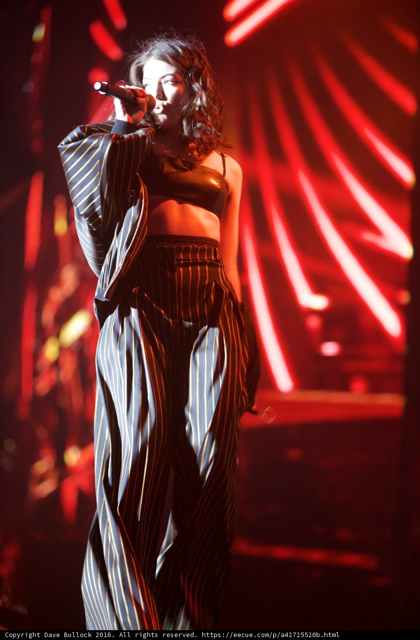 Lorde performs an electrifying solo set at Coachella 2016