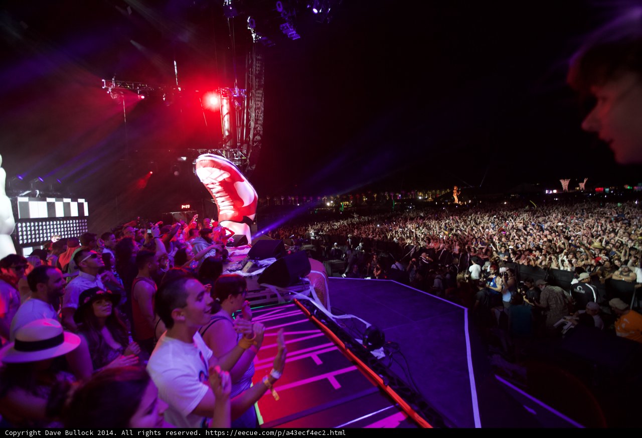 Electrifying Concert Atmosphere