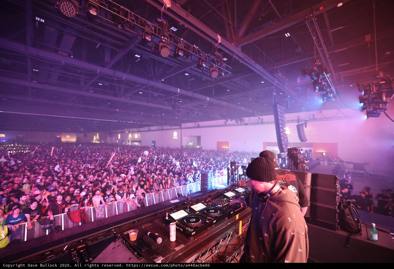 DJ Commands Massive Crowd at Wobbleland Festival 2026