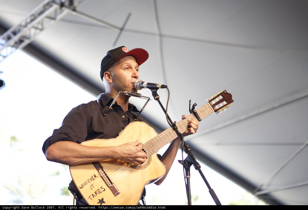 Tom Morello Rocks Coachella with Guitar and Microphone