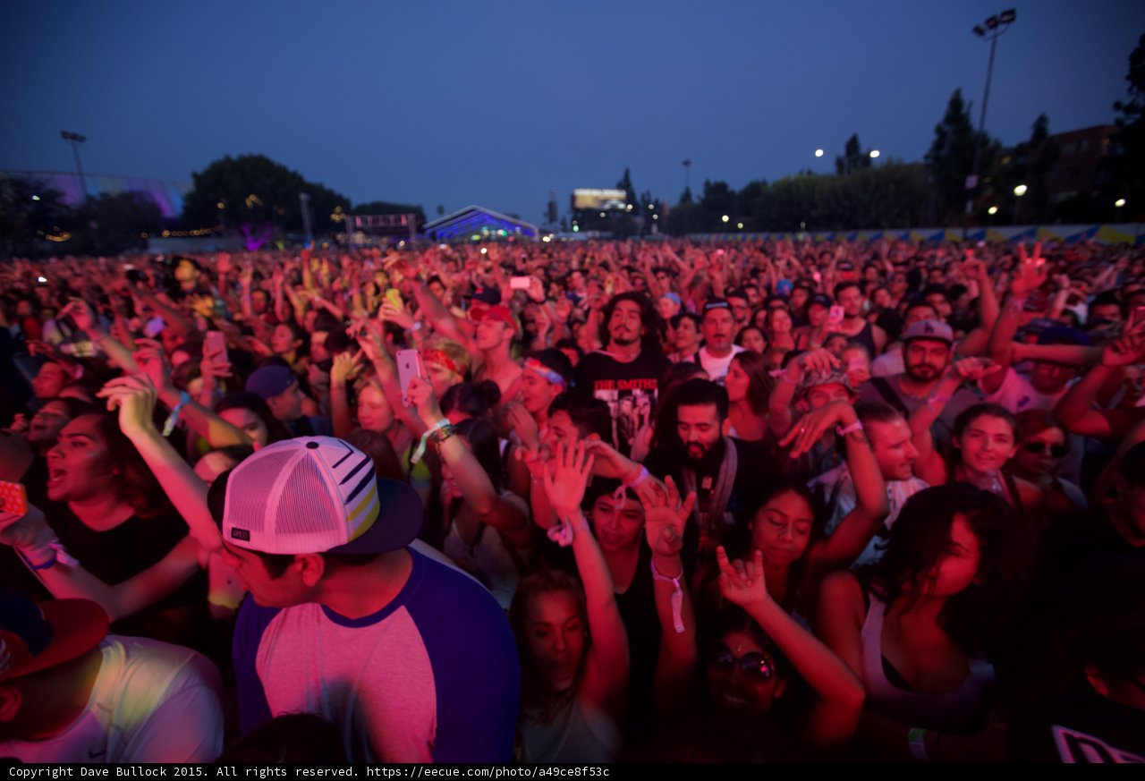 Wide Crowd Smiths Shirt Center