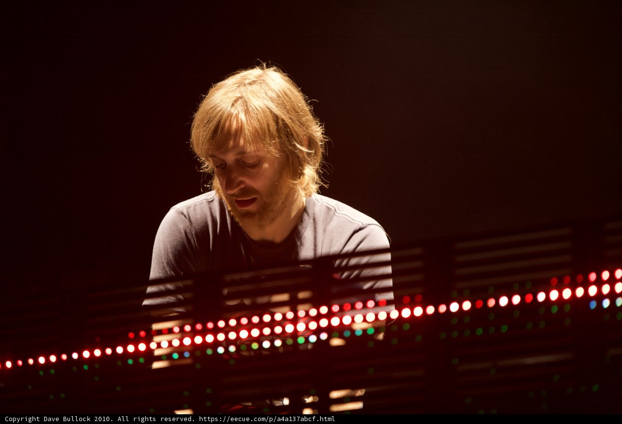Crowd-Pleaser David Guetta's Electrifying DJ Set