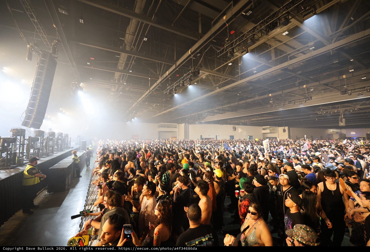 Massive Crowd Surges at Wobbleland 2026 Festival