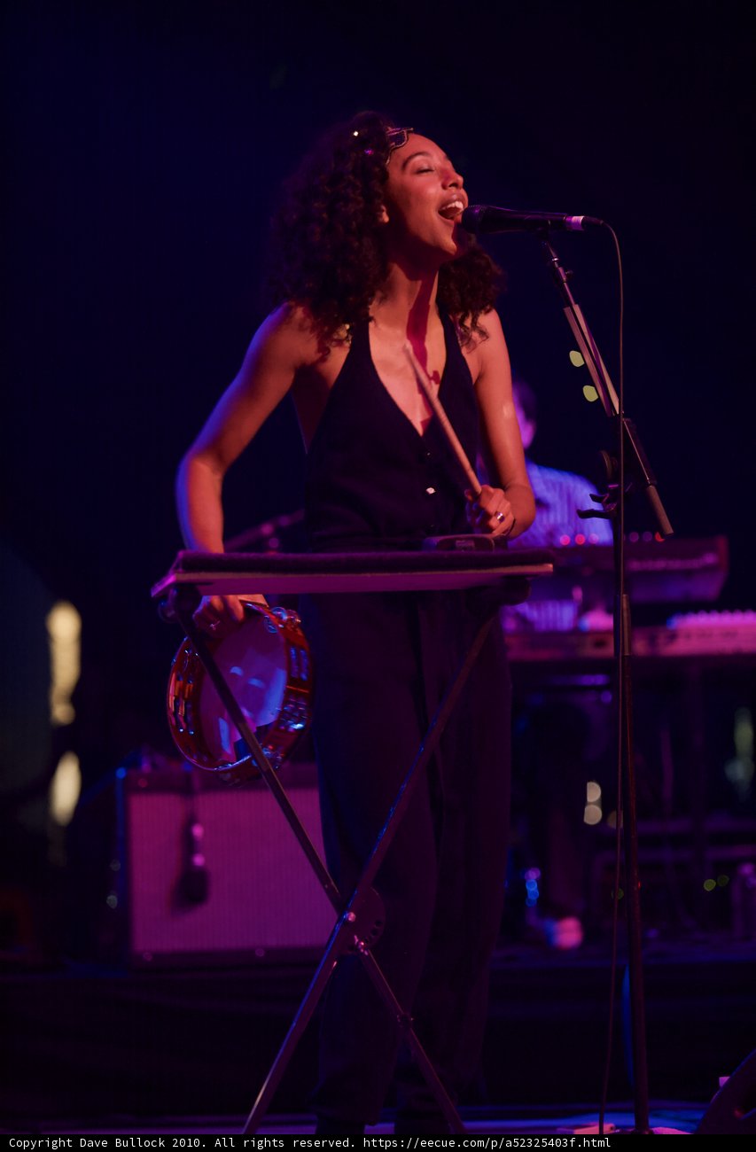 Corinne Bailey Rae's Electrifying Solo Performance
