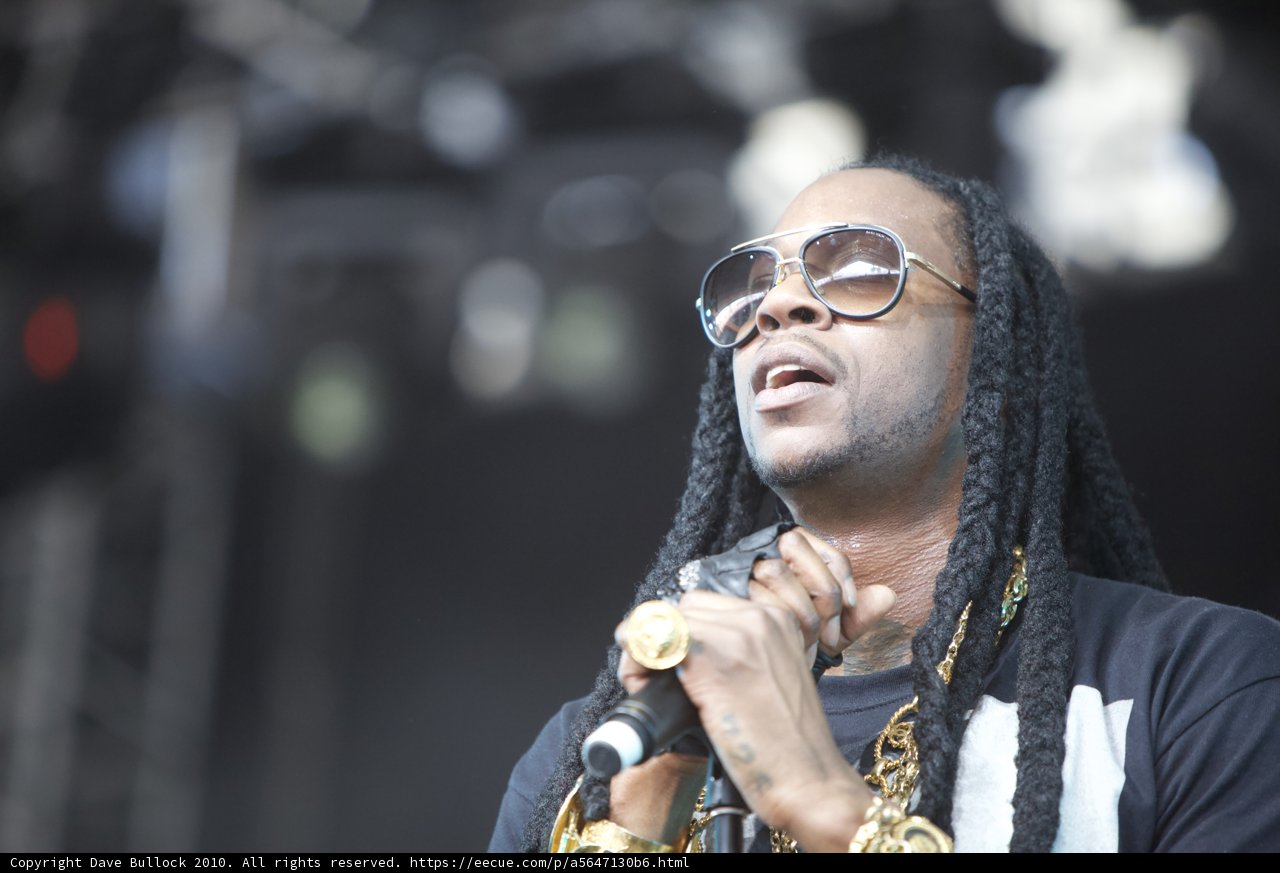 2 Chainz Rocks the Stage in Shades and Dreads