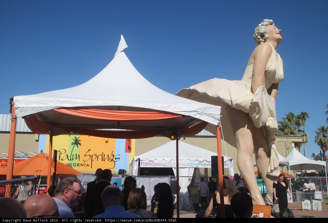 Marilyn Monroe Statue Stands Tall at Palm Springs Art and Wine Festival