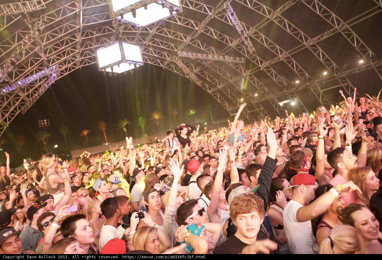 Urban Concert Crowd Lights Up Coachella Weekend 2