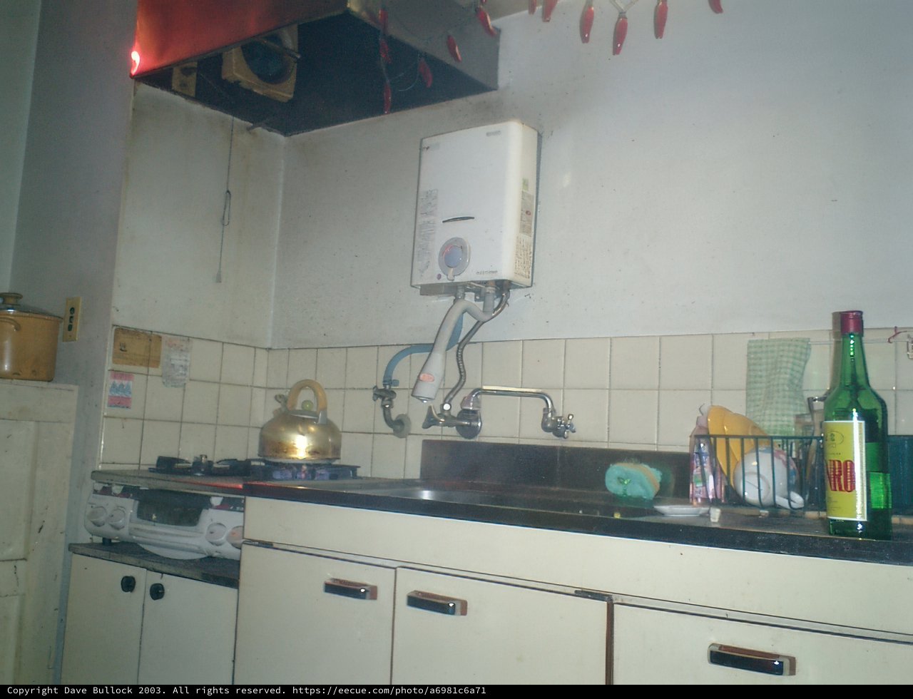 The Fully Equipped Kitchen at Simon's Pad Ebisu