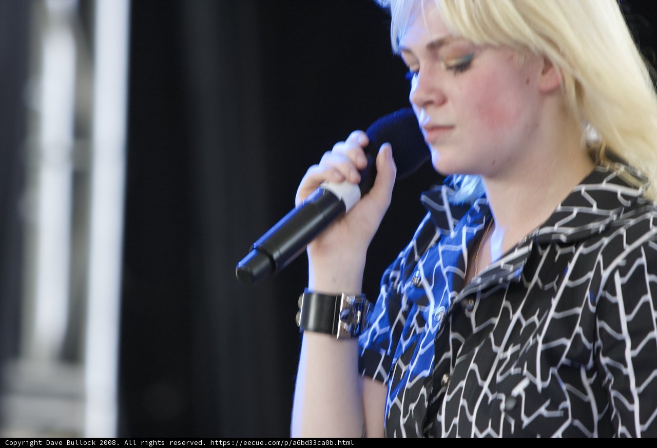 Spotlight on the Songstress