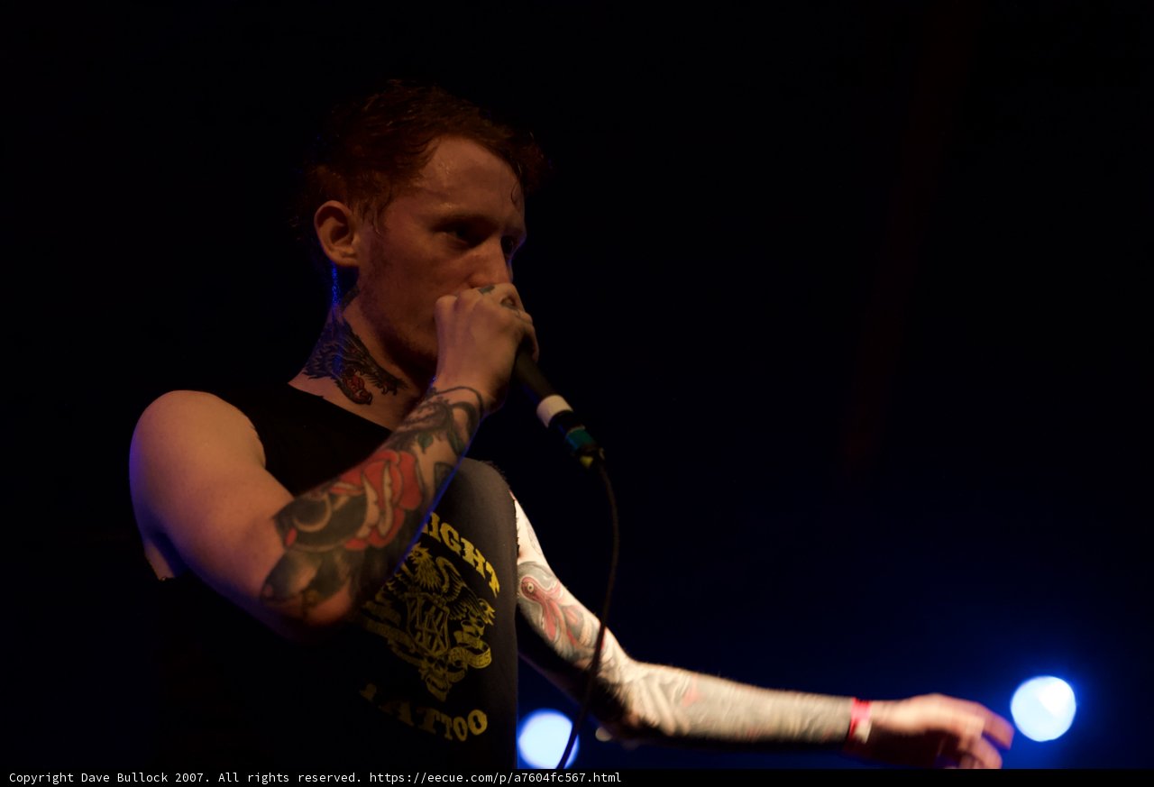 Tattooed Singer Belts Out Tunes Under the Limelight