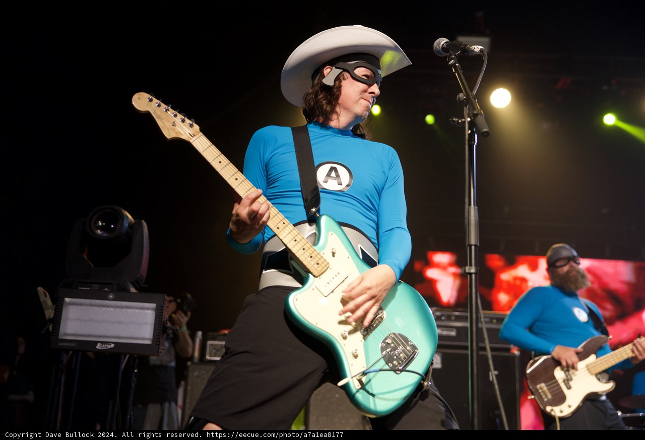 Strumming Vibes at Coachella: A Splash of Retro Futurism