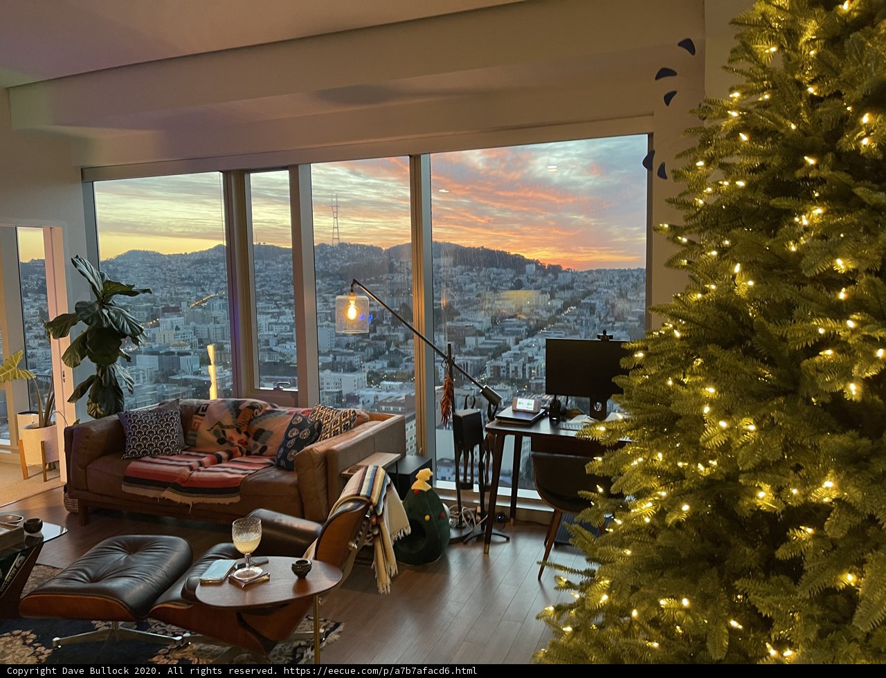 Cozy Christmas Vibes in San Francisco Living Room