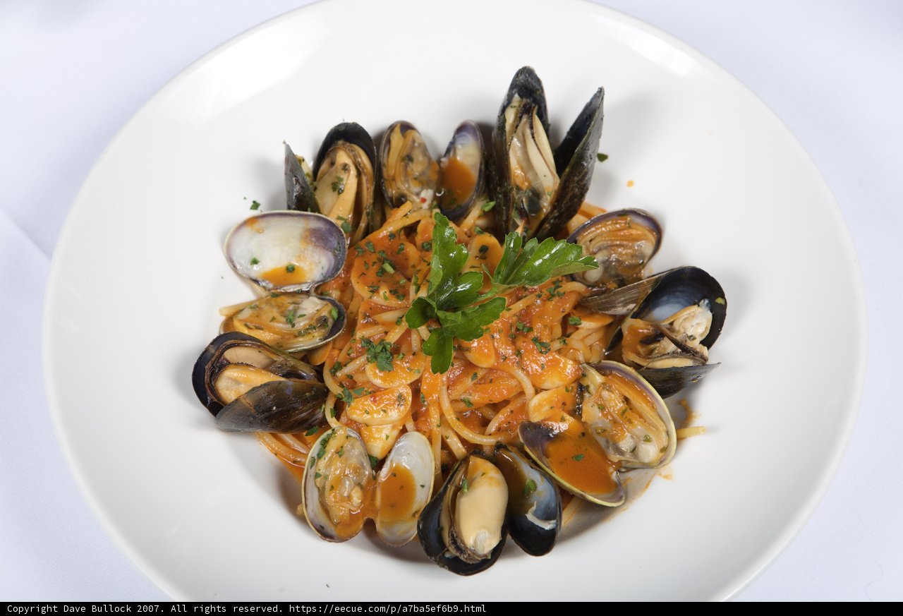 Mussel Linguine with Tomato Sauce