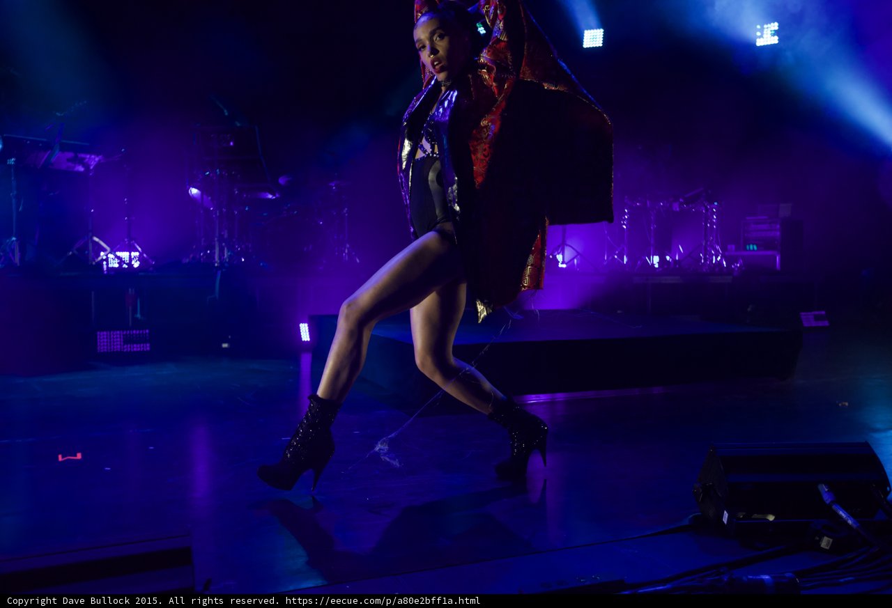 FKA twigs Incredible Dynamic Wide Lunge Pose Legs Spread Kimono Flowing Behind Red Brocade Gold Patterns Black Bodysuit High Heel Boots LED Panels
