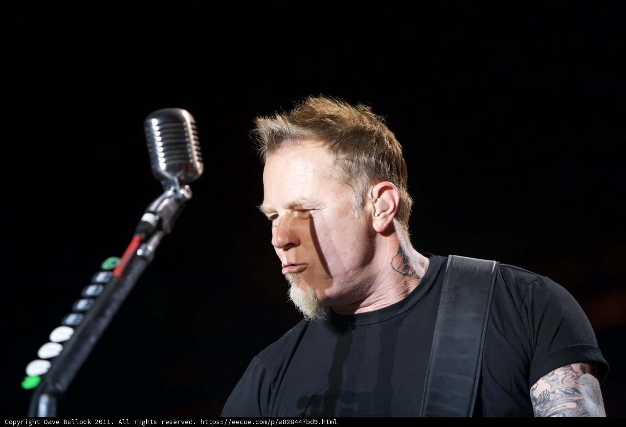 James Hetfield wows the crowd with his guitar skills
