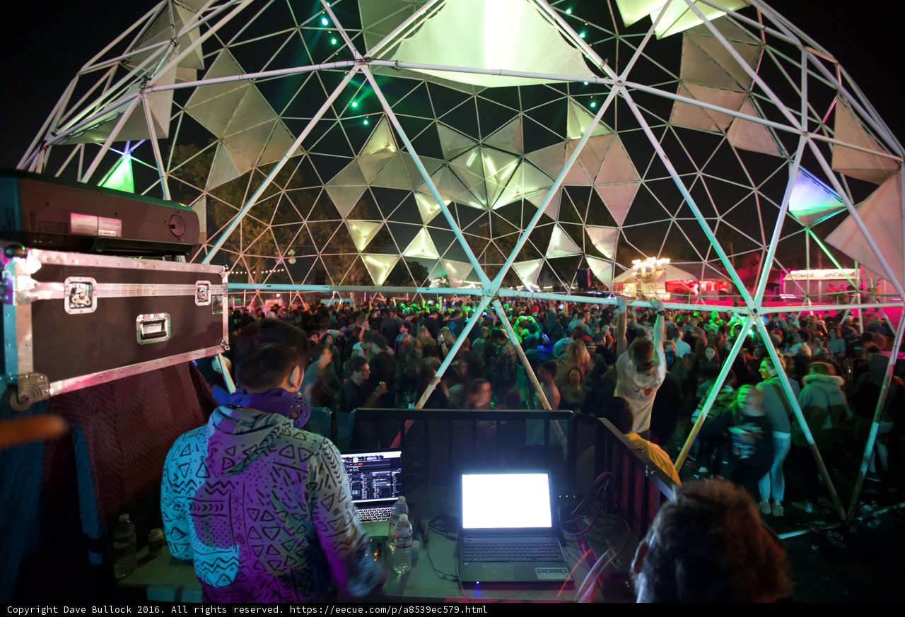 DJ set in front of the Dome