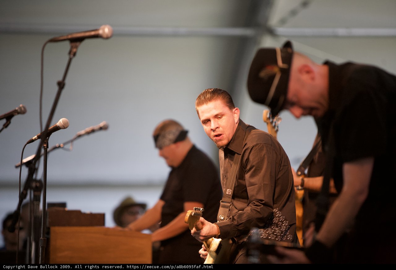 Grooving with the Crowd