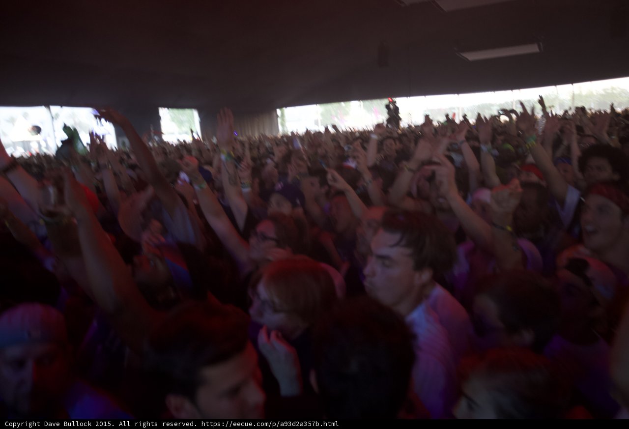 Sahara Tent Red Blur