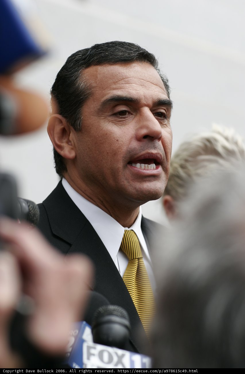 Antonio Villaraigosa Addresses the Media at 2006 School Walkout