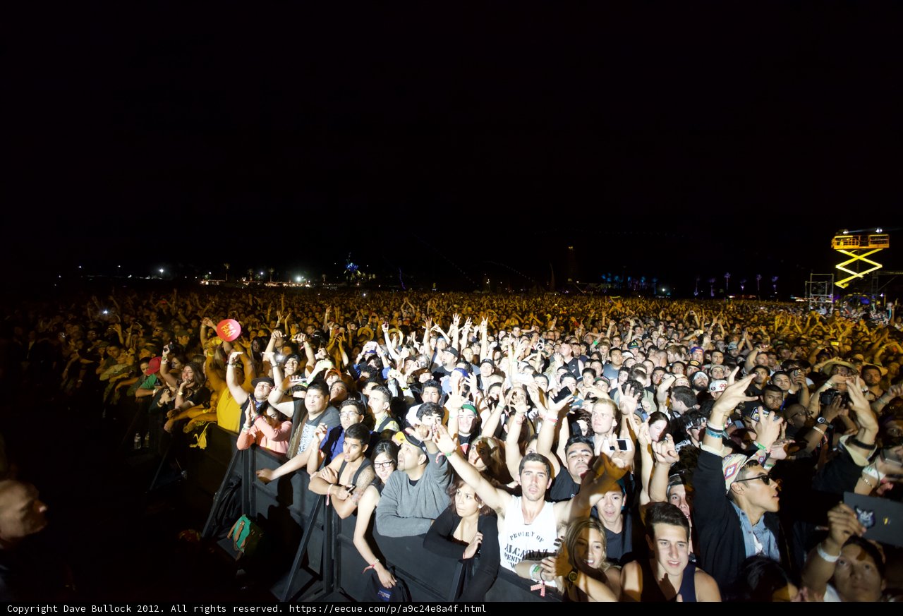 Concertgoers Raise the Roof