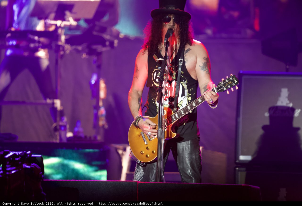 Slash Rocks Atlanta with Guns N Roses