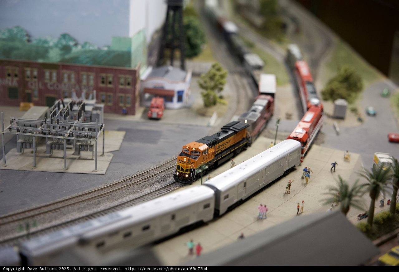 Miniature Metropolis in Motion