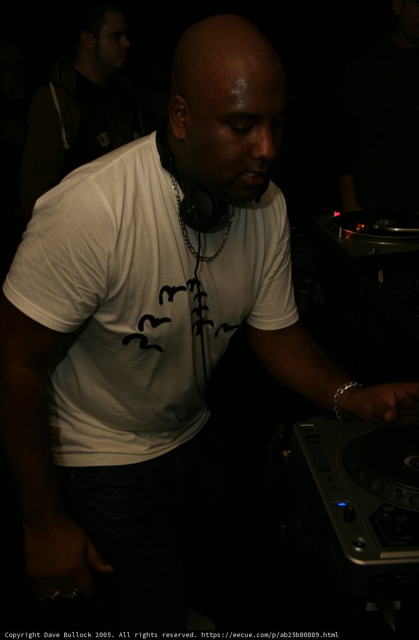 Headphones and Deejay Vibes