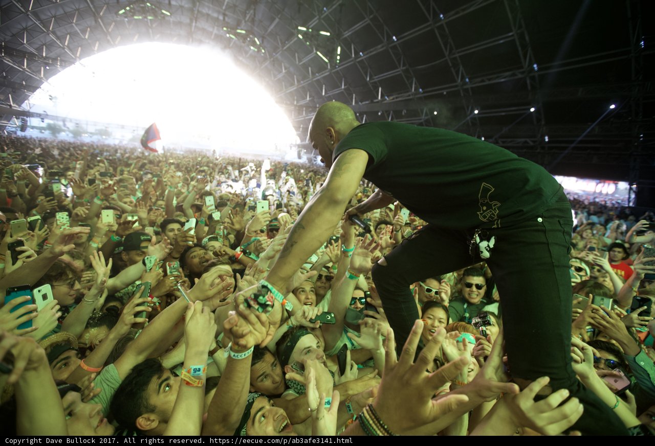 Tory Lanez Crowd Surfing