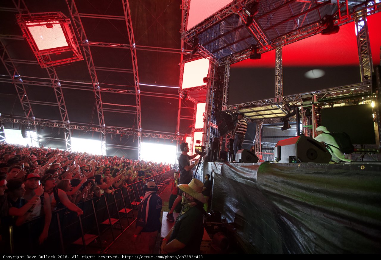 The Man on Stage: Entertaining the Urban Crowd