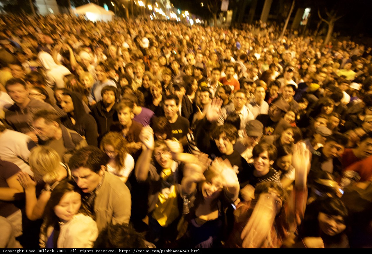 Detour Concert Crowd