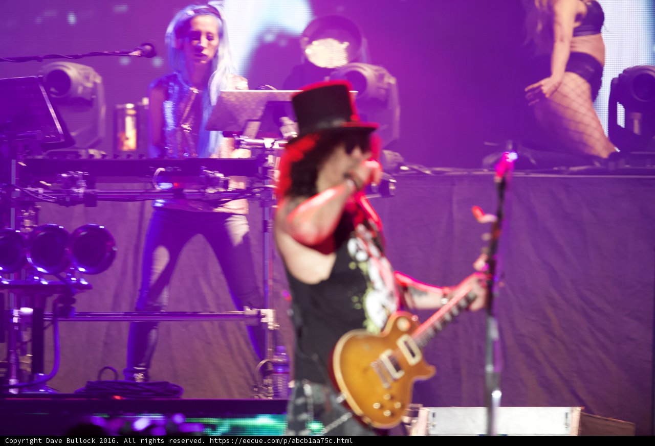 Top Hat Guitarist Rocks the Stage at Coachella