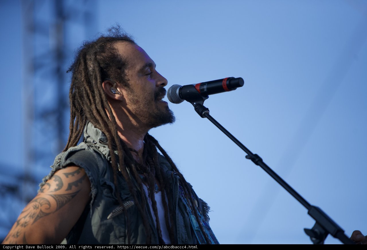 Dreadlocked Singer Rocks Coachella 2009