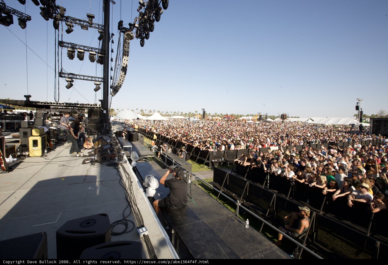 The High-Spirited Audience at Coachella 2008