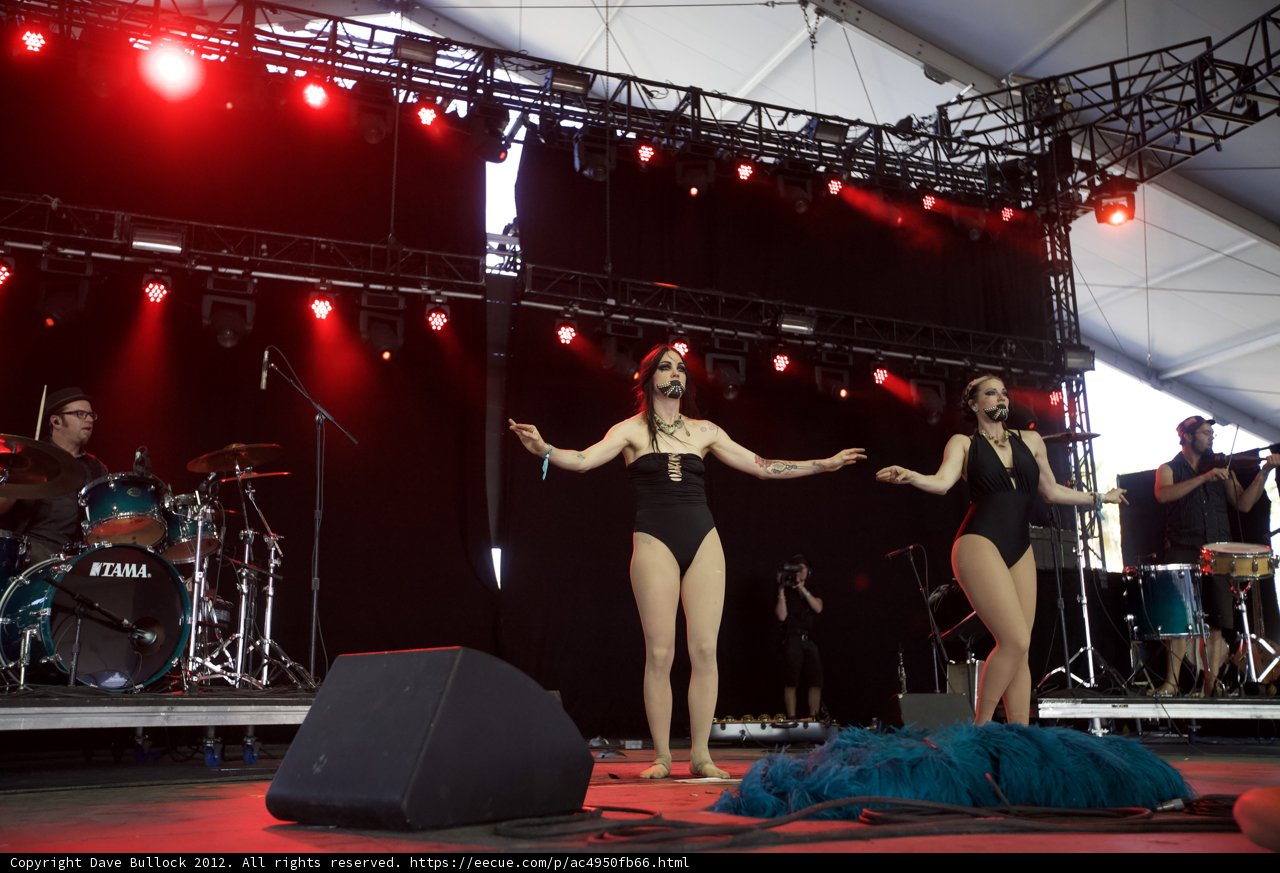 Stage Sisters