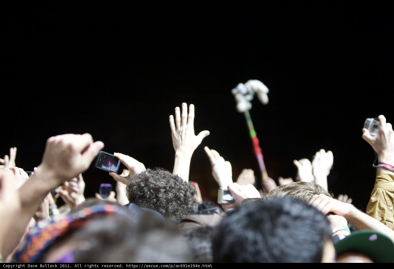 Hands up for the Music