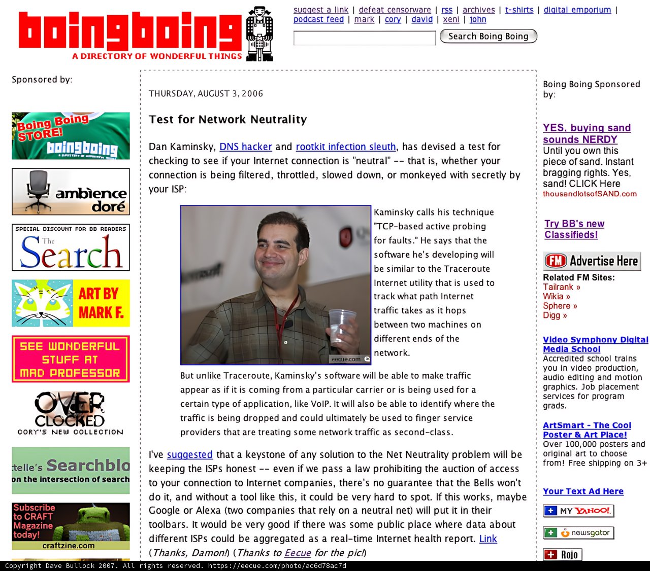 Dan Kaminsky holding a glass on a website page