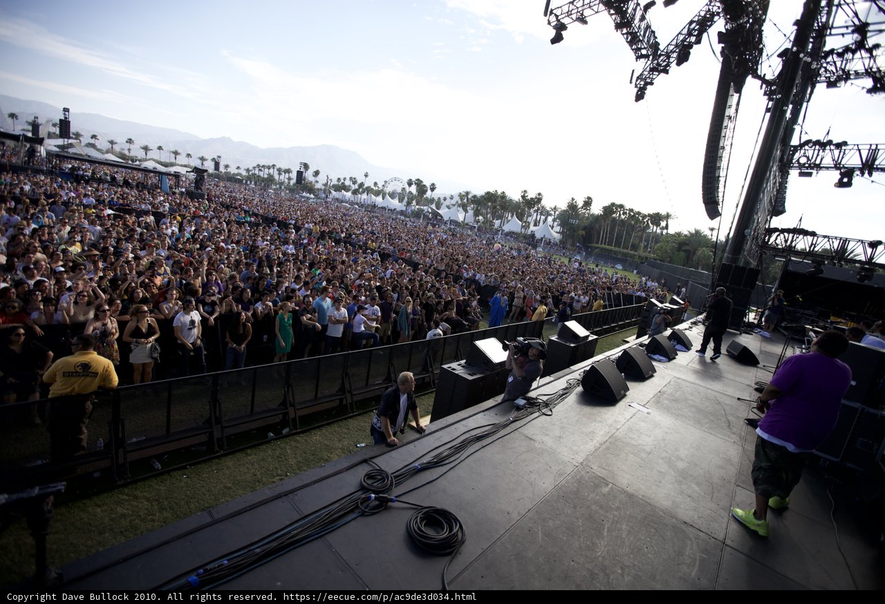 Coachella crowd goes wild for Mirah's performance