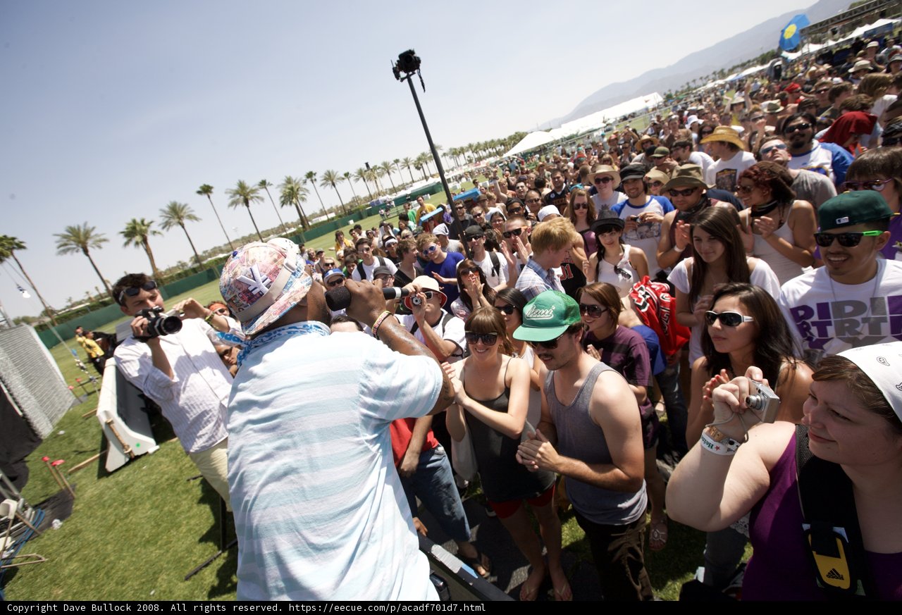 A Sea of Hats and Smiles at Coachella 2008