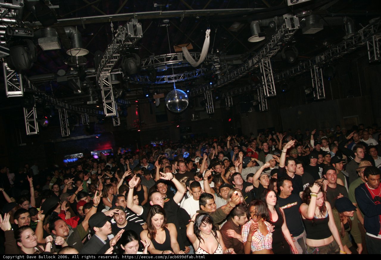 Urban Nightlife at Viram Funktion