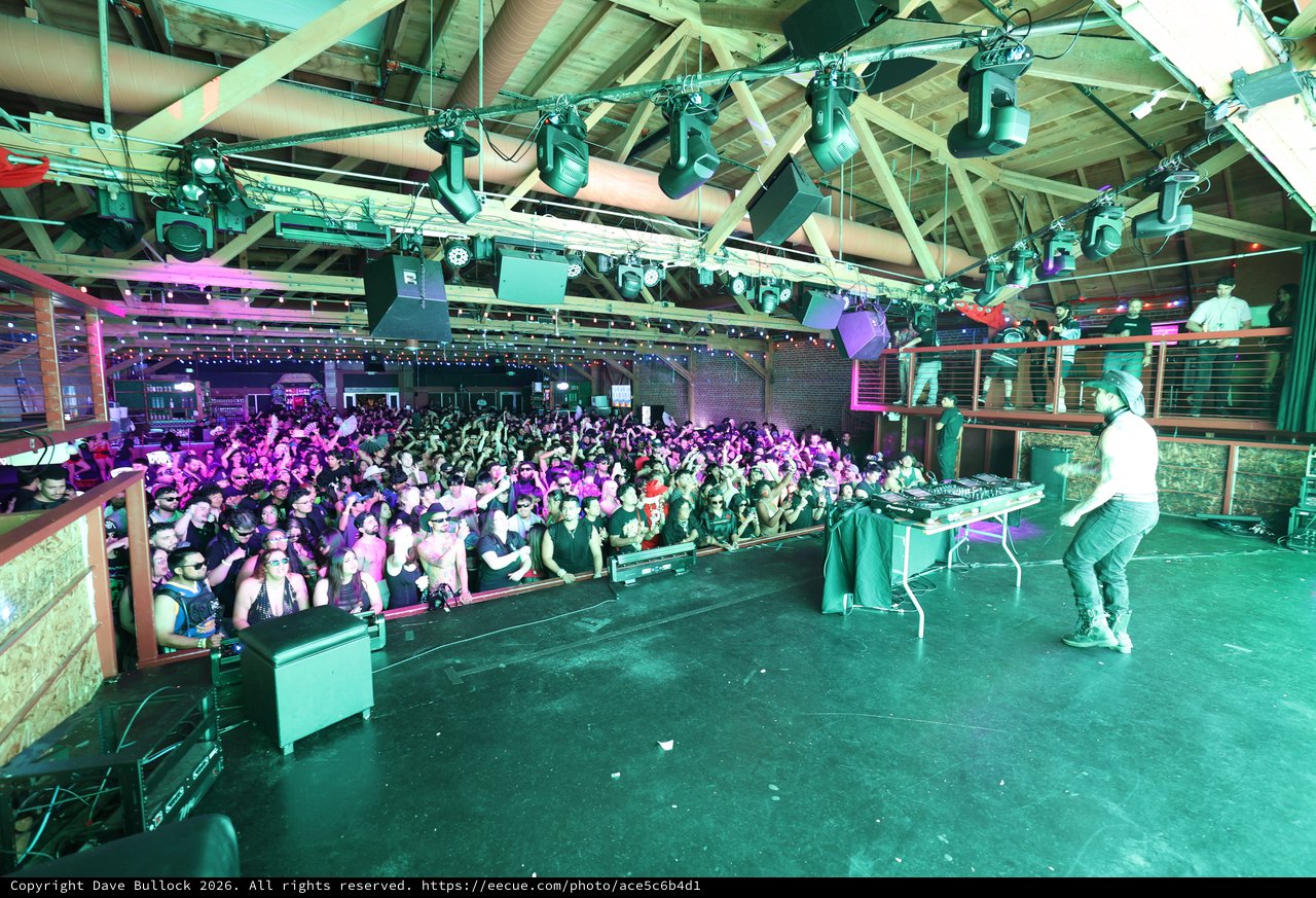 DJ Ignites Packed Crowd at Wobbleland Festival 2026