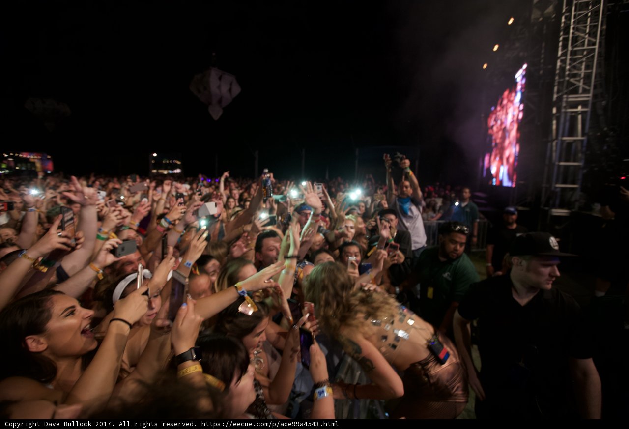 Concertgoers Captivated by Technology