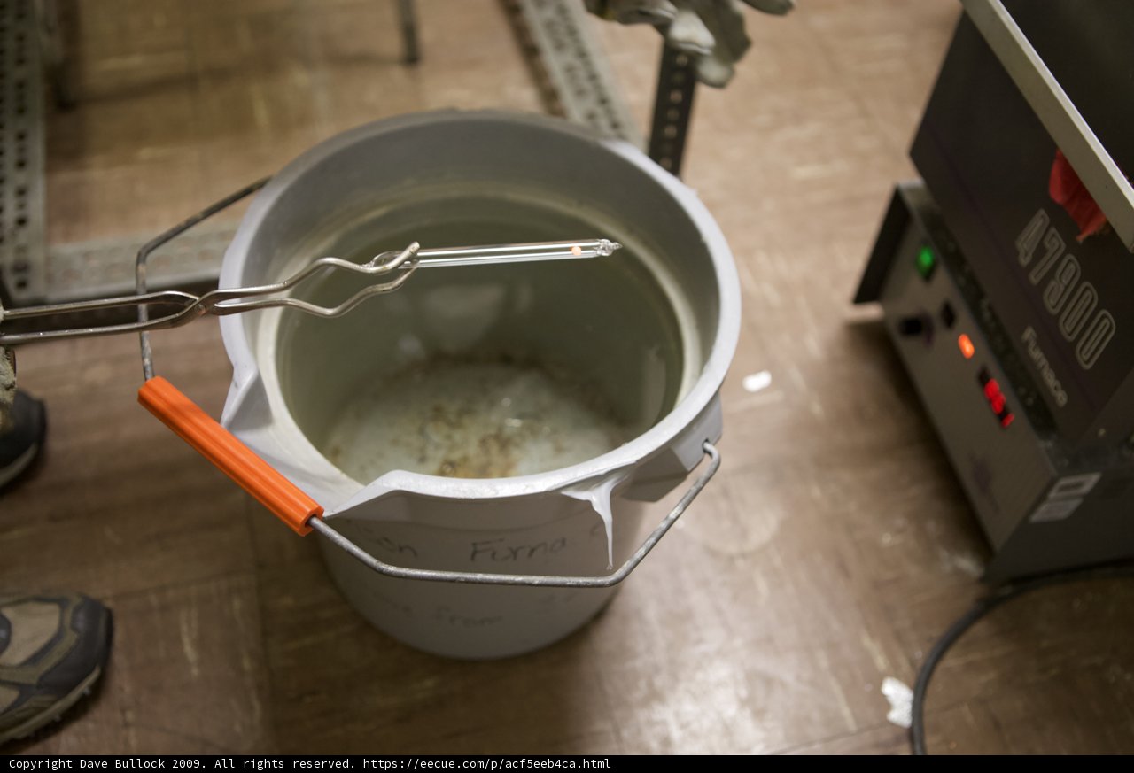 The Metal Spoon and the Bucket